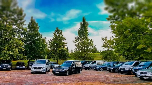 Flotte de véhicules de Drnda Flotte de véhicules de Drnda